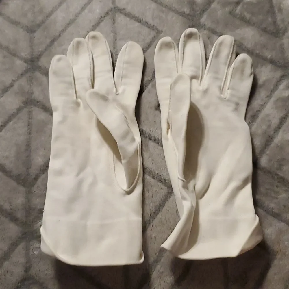 Vintage White Grandoe 100% Cotton Ladies Gloves Made in Philippines‎
